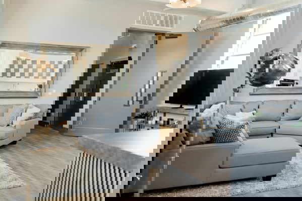 Adaptacja mieszkań do nowoczesnego życia: Najnowsze trendy i praktyczne porady