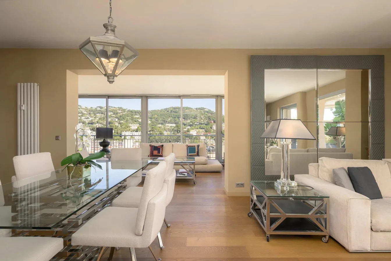 Хол