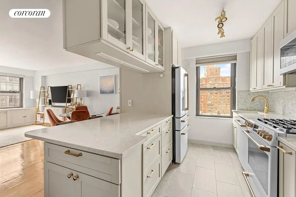 Хол