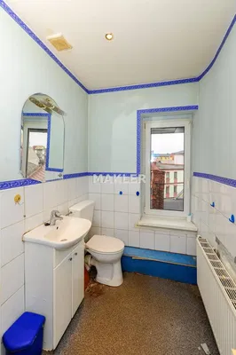 Σαλόνι; ξύλινο πάτωμα, φυσικό φως, μοντέρνο στυλ, ψηλά ταβάνια