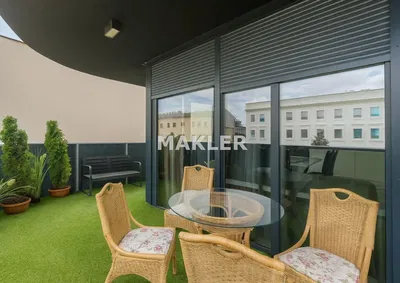 Dnevni boravak; drveni pod, prirodna svjetlost, moderan stil, visoki stropovi