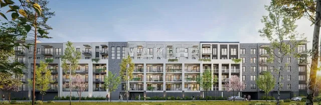 Obývací pokoj; dřevěná podlaha, přirozené světlo, moderní styl, vysoké stropy