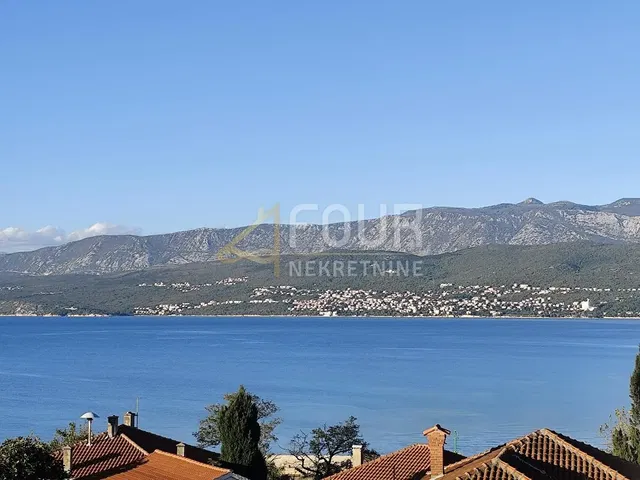 Cuisine; électroménager, parquet, lumière naturelle, style moderne, rénové