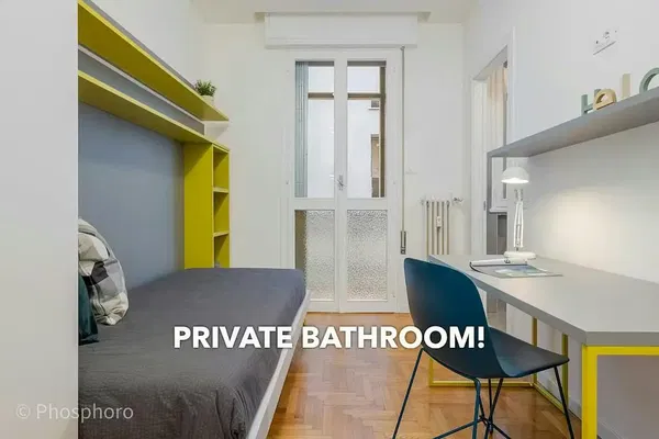 Soggiorno; pavimento in legno, luce naturale, stile moderno, soffitti alti