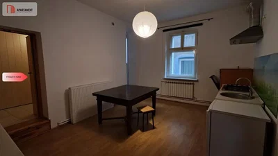 Cucina; elettrodomestici, pavimento in legno, luce naturale, stile moderno, ristrutturato