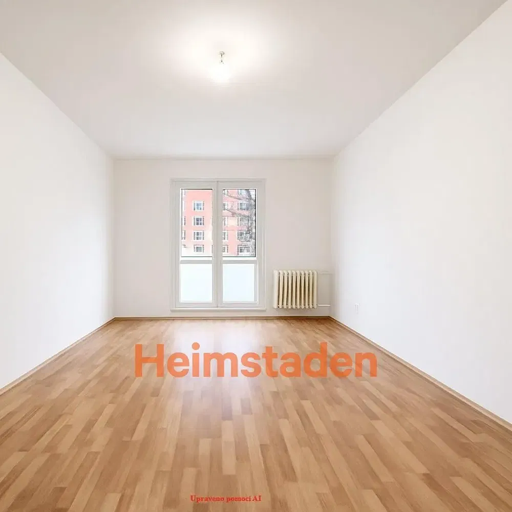 Wohnzimmer; holzboden, tageslicht, moderner stil, hohe decken