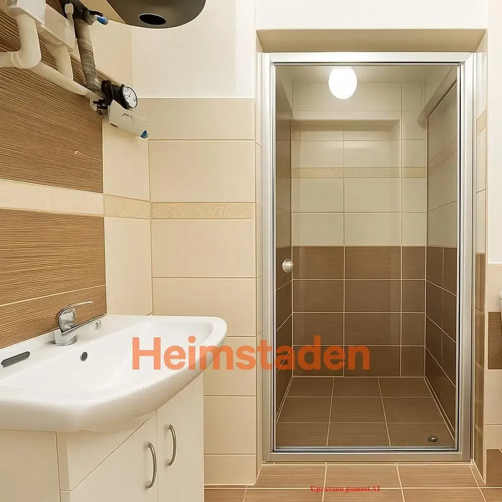 Wohnzimmer; holzboden, tageslicht, moderner stil, hohe decken