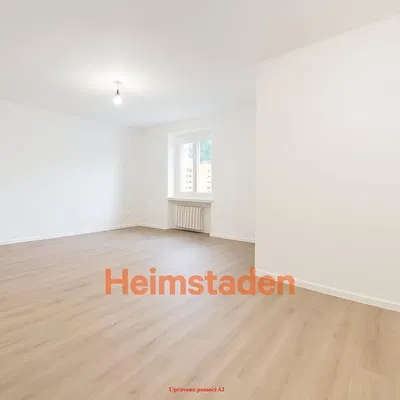 Κουζίνα; συσκευές κουζίνας, ξύλινο πάτωμα, φυσικό φως, μοντέρνο στυλ, ανακαινισμένο