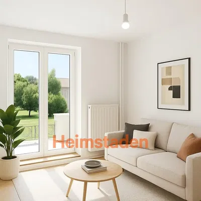 Obývací pokoj; dřevěná podlaha, přirozené světlo, moderní styl, vysoké stropy