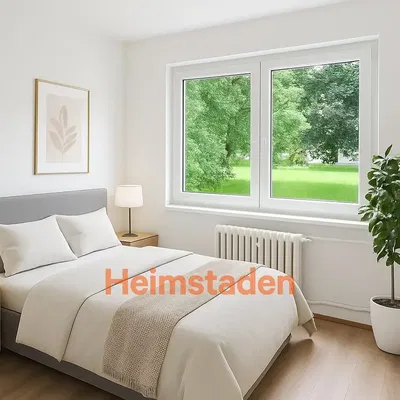 Salon; parquet, lumière naturelle, style moderne, hauteur sous plafond