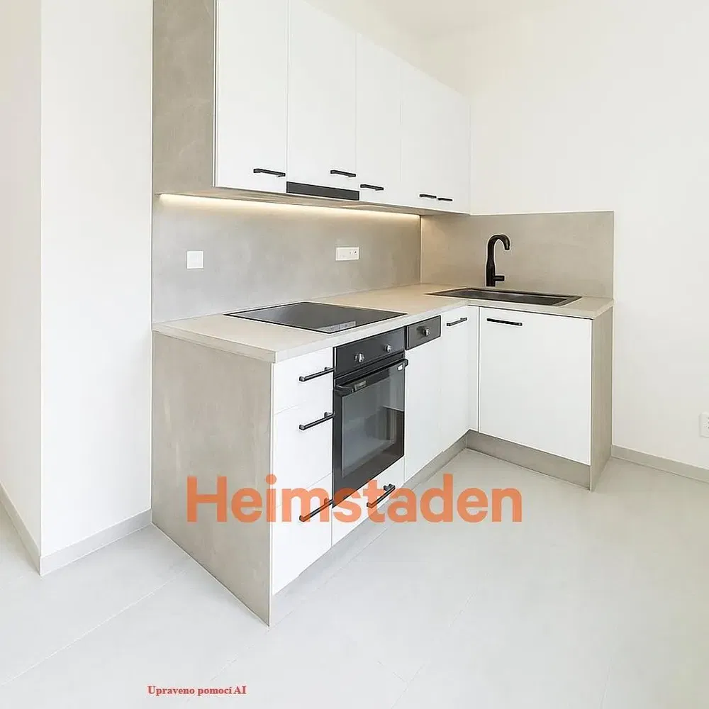 Кухня; кухненски уреди, дървен под, естествена светлина, модерен стил, ремонтиран