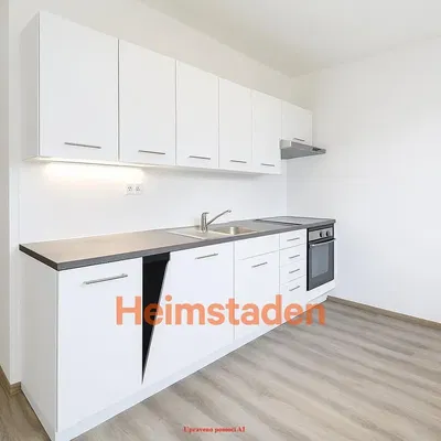 Cucina; elettrodomestici, pavimento in legno, luce naturale, stile moderno, ristrutturato