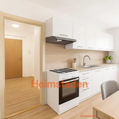 Дневна соба; дрвени под, природно светло, модерни стил, високи плафони