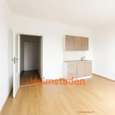 Σαλόνι; ξύλινο πάτωμα, φυσικό φως, μοντέρνο στυλ, ψηλά ταβάνια