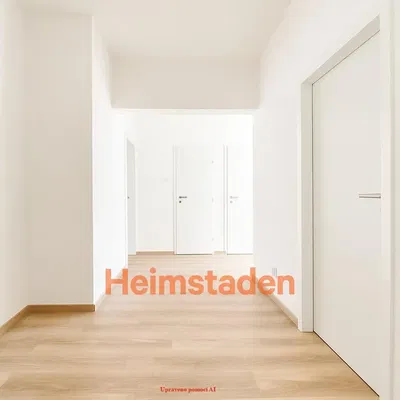 Кухня; кухненски уреди, дървен под, естествена светлина, модерен стил, ремонтиран