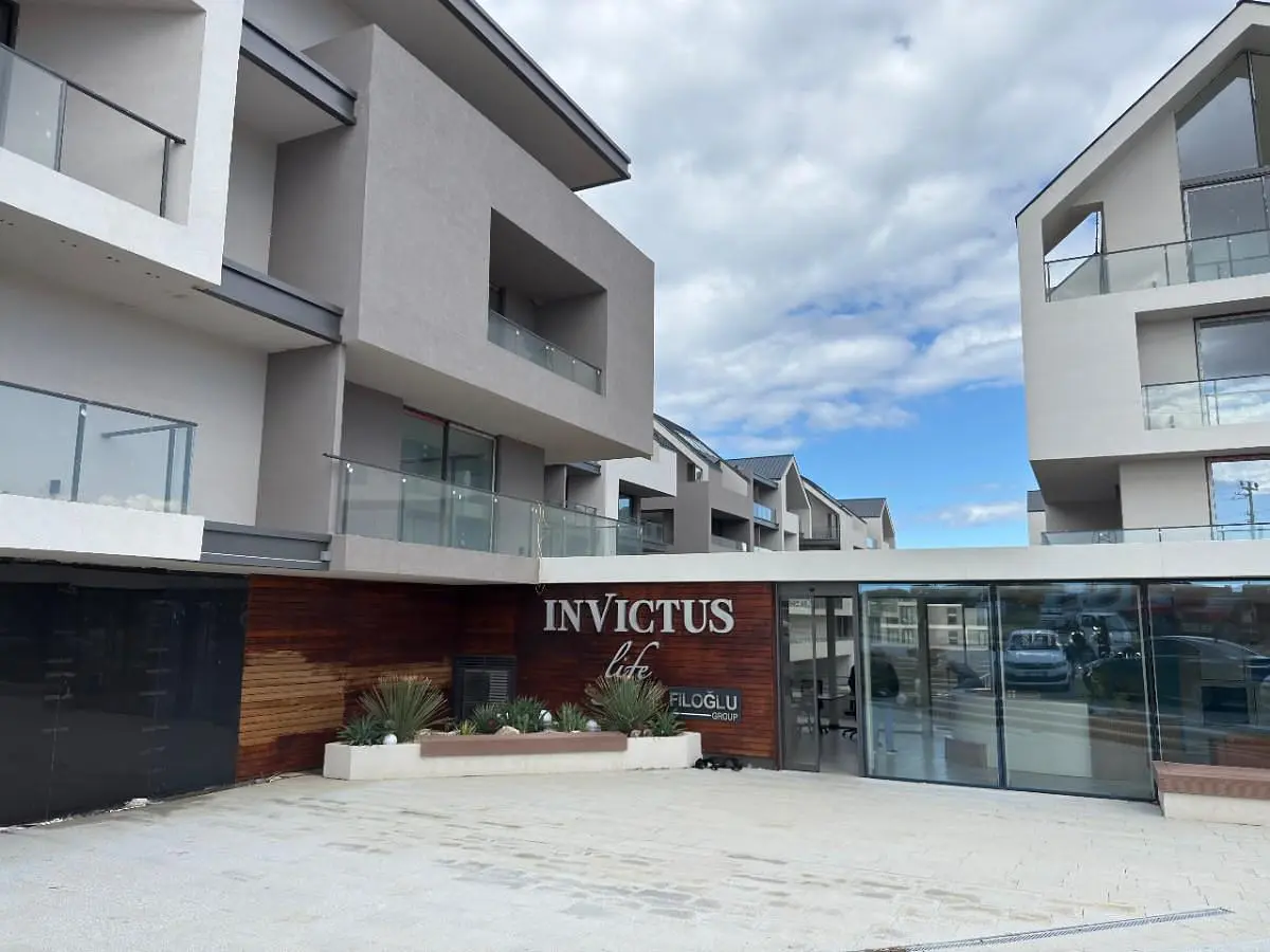 Cuisine; électroménager, parquet, lumière naturelle, style moderne, rénové