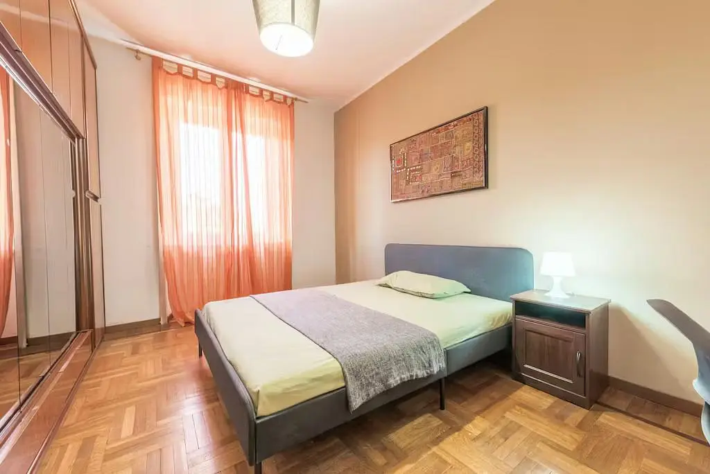 Cucina; elettrodomestici, pavimento in legno, luce naturale, stile moderno, ristrutturato