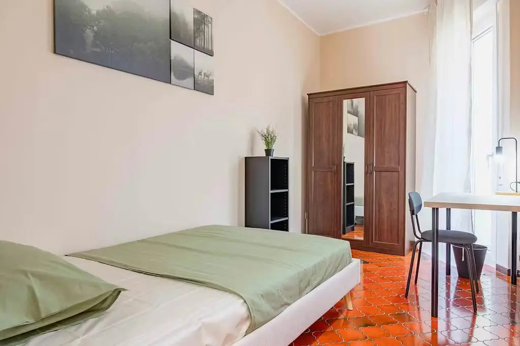 Kuchnia; sprzęt kuchenny, podłoga drewniana, światło dzienne, styl nowoczesny