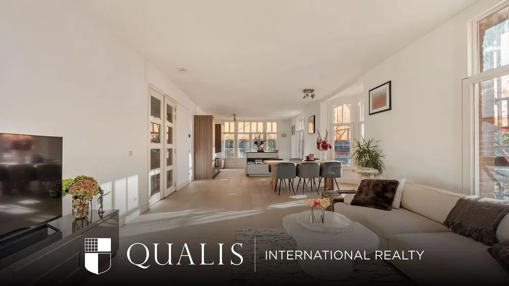 مطبخ; أجهزة المطبخ, أرضية خشبية, ضوء طبيعي, أسلوب عصري, مجدد