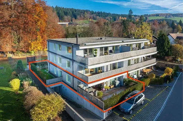 Cuisine; électroménager, parquet, lumière naturelle, style moderne, rénové