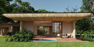 Wohnzimmer; holzboden, tageslicht, moderner stil, hohe decken