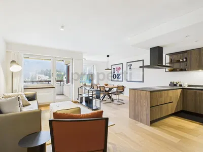 Salon; parquet, lumière naturelle, style moderne, hauteur sous plafond