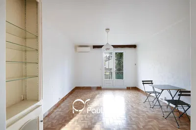 Mutfak; mutfak aletleri, fayans zemin, doğal ışık, modern stil, tadilatlı