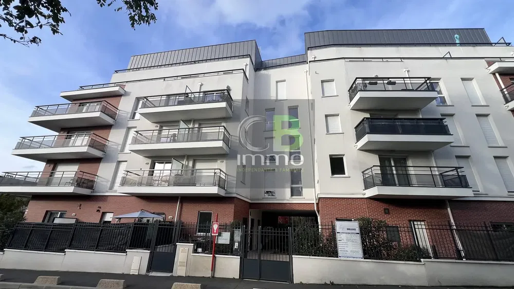 غرفة معيشة; أرضية خشبية, ضوء طبيعي, أسلوب عصري, أسقف عالية