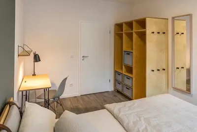 Cucina; elettrodomestici, pavimento in legno, luce naturale, stile moderno, ristrutturato