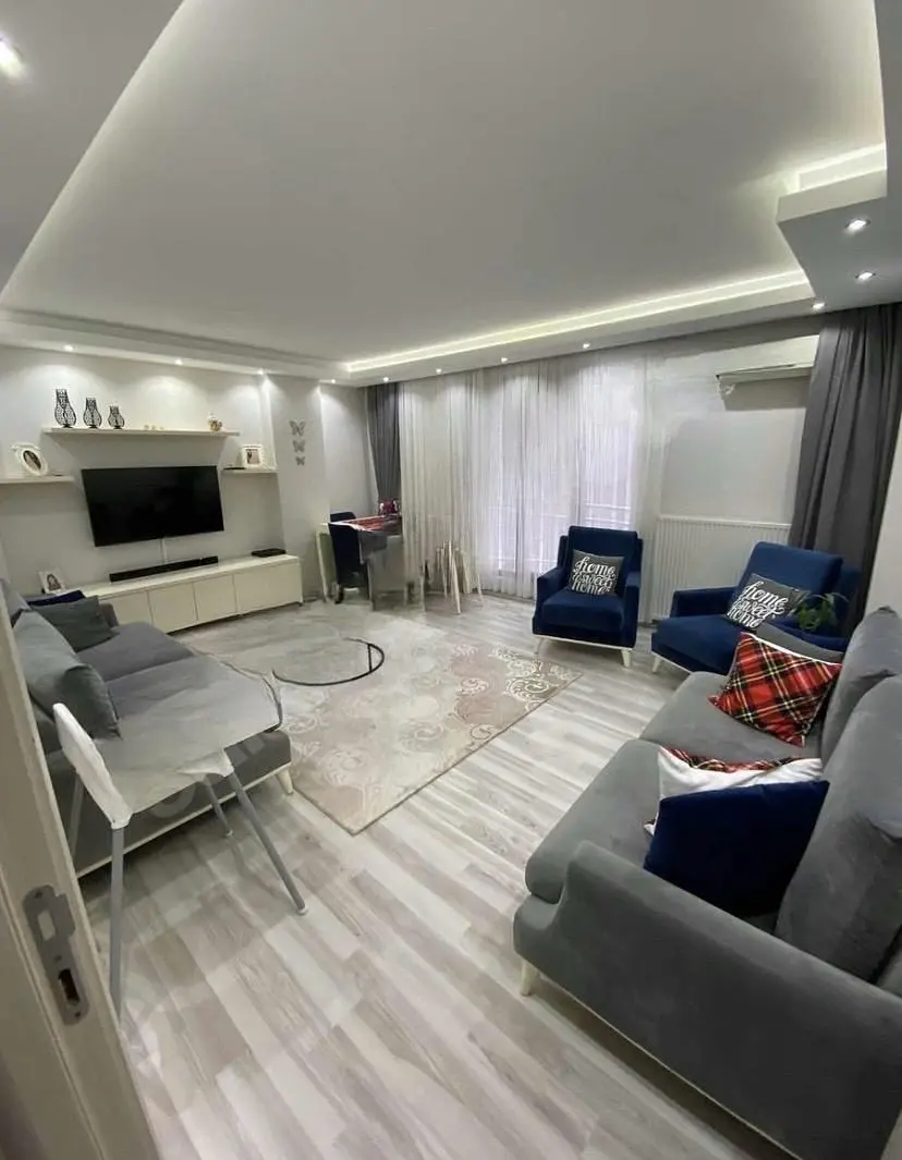 Küche; küchengeräte, holzboden, tageslicht, moderner stil, renoviert