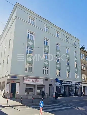 Cuisine; électroménager, parquet, lumière naturelle, style moderne, rénové