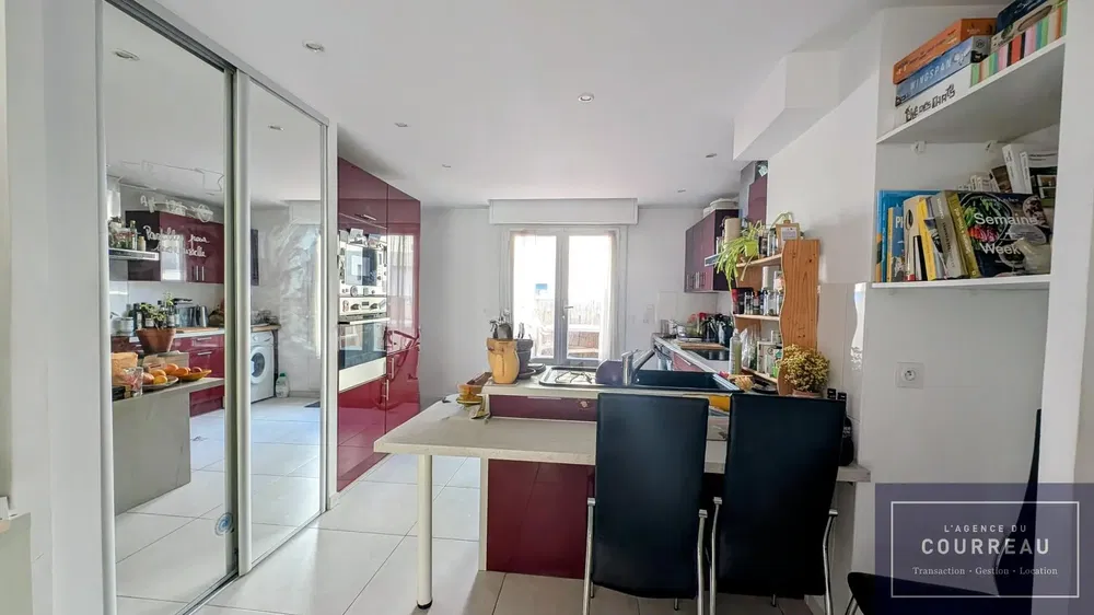 Дневна соба; дрвени под, природно светло, модерни стил, високи плафони