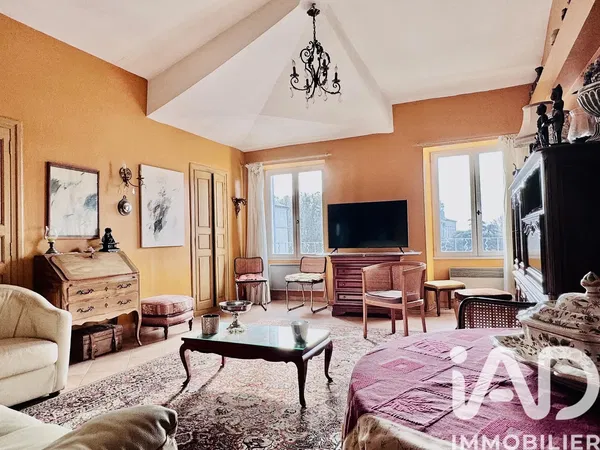 Κουζίνα; συσκευές κουζίνας, ξύλινο πάτωμα, φυσικό φως, μοντέρνο στυλ, ανακαινισμένο