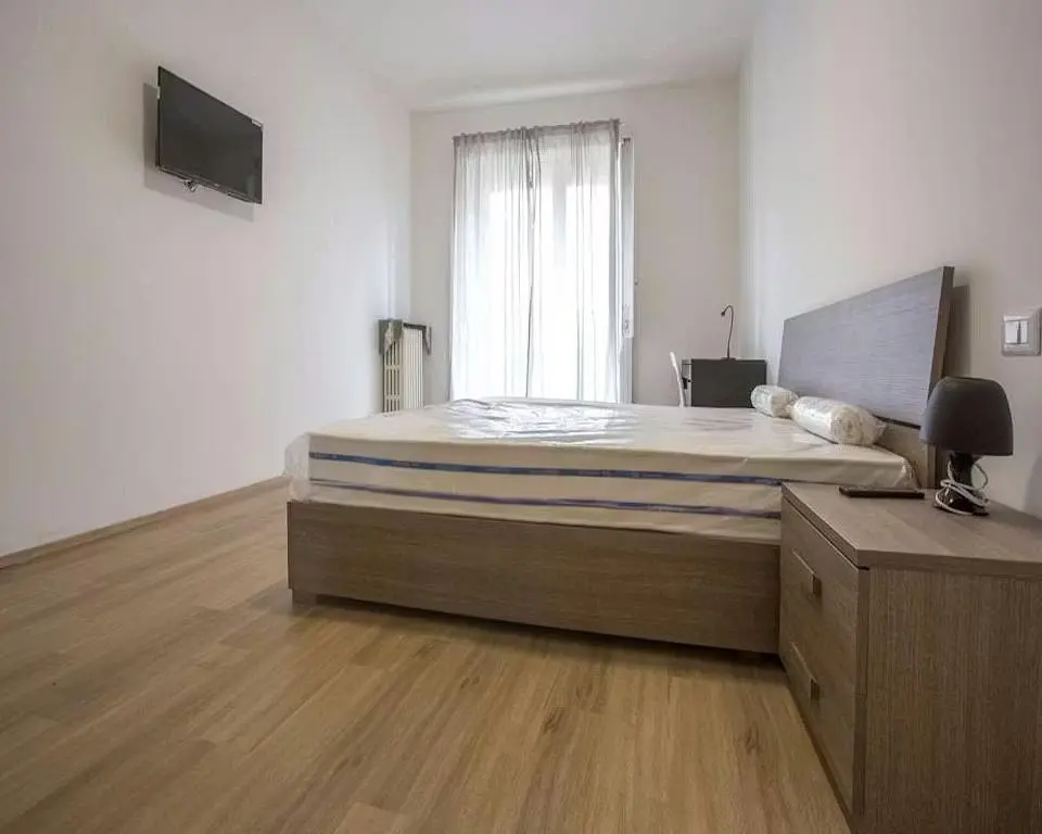 Dnevna soba; drveni pod, prirodno svjetlo, moderni stil, visoki plafoni