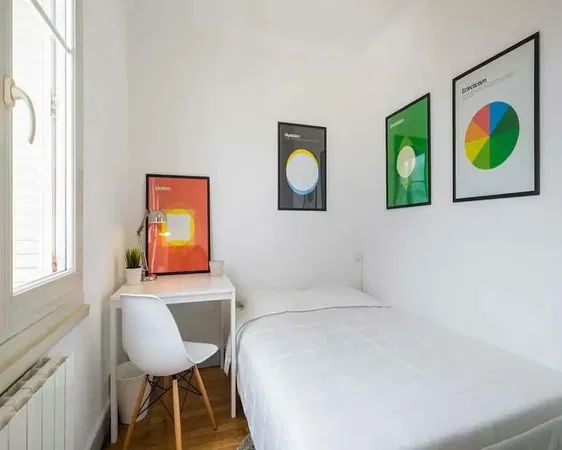 Soggiorno; pavimento in legno, luce naturale, stile moderno, soffitti alti