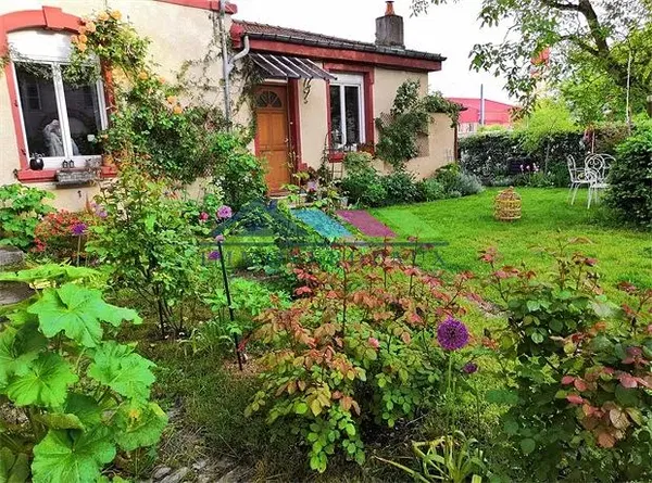 Κουζίνα; συσκευές κουζίνας, ξύλινο πάτωμα, φυσικό φως, μοντέρνο στυλ, ανακαινισμένο