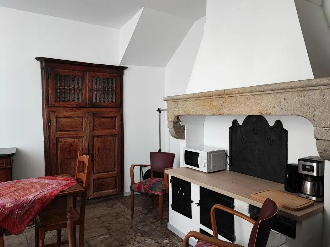 Dnevna soba; drveni pod, prirodno svjetlo, moderni stil, visoki plafoni