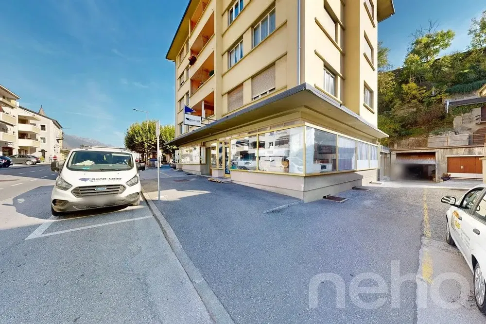 Living room; wood floor, natural light, modern style, high ceiling
