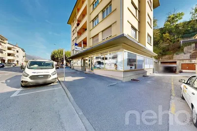 Σαλόνι; ξύλινο πάτωμα, φυσικό φως, μοντέρνο στυλ, ψηλά ταβάνια