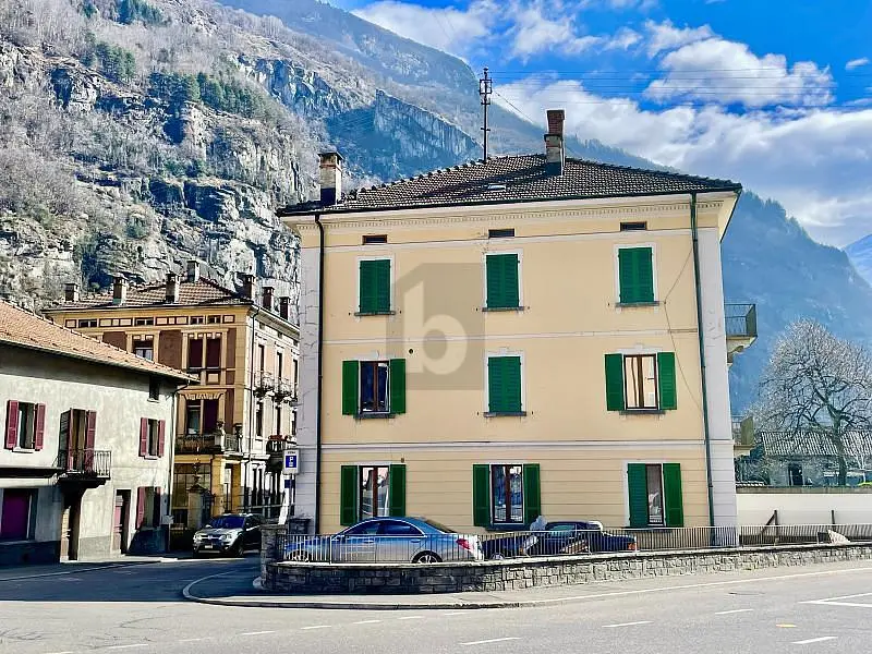 Cucina; elettrodomestici, pavimento in legno, luce naturale, stile moderno, ristrutturato