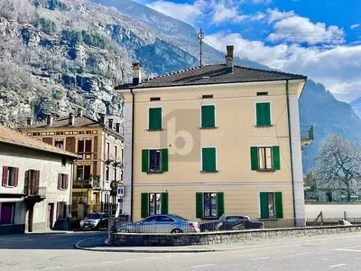Cucina; elettrodomestici, pavimento in legno, luce naturale, stile moderno, ristrutturato