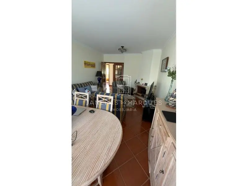 Cuisine; électroménager, parquet, lumière naturelle, style moderne, rénové