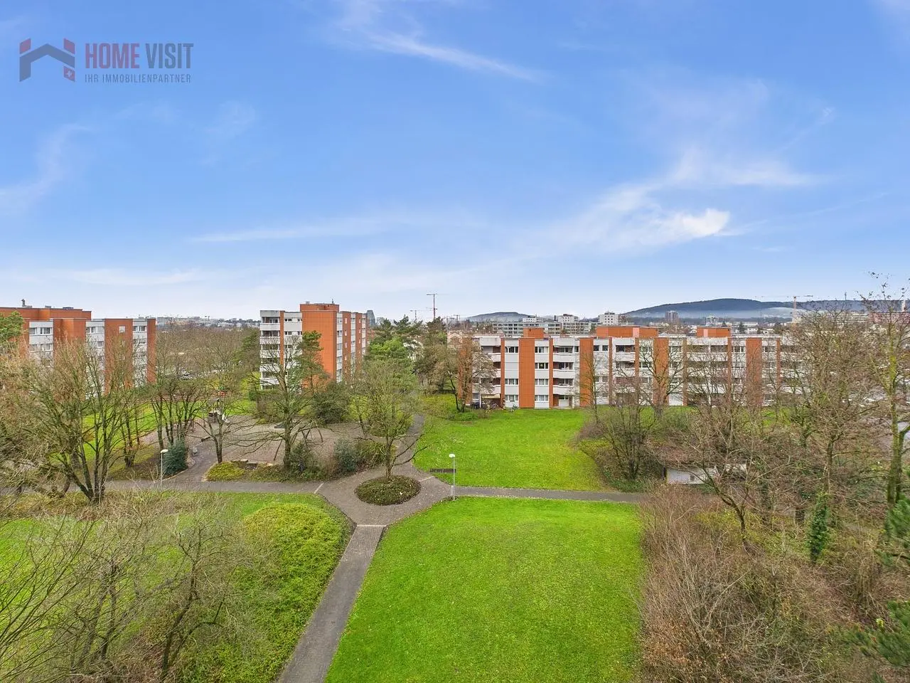Cucina; elettrodomestici, pavimento in legno, luce naturale, stile moderno, ristrutturato