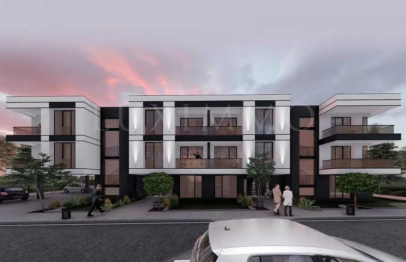 Σαλόνι; ξύλινο πάτωμα, φυσικό φως, μοντέρνο στυλ, ψηλά ταβάνια