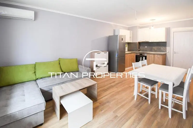 Κουζίνα; συσκευές κουζίνας, ξύλινο πάτωμα, φυσικό φως, μοντέρνο στυλ, ανακαινισμένο