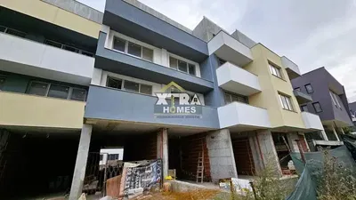 Κουζίνα; συσκευές κουζίνας, ξύλινο πάτωμα, φυσικό φως, μοντέρνο στυλ, ανακαινισμένο