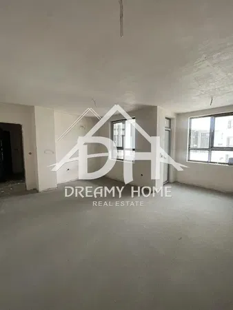 Σαλόνι; ξύλινο πάτωμα, φυσικό φως, μοντέρνο στυλ, ψηλά ταβάνια