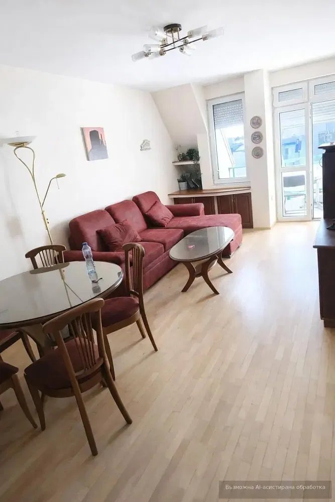 Σαλόνι; ξύλινο πάτωμα, φυσικό φως, μοντέρνο στυλ, ψηλά ταβάνια