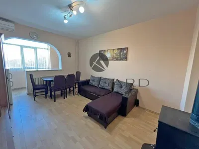 Cuisine; électroménager, parquet, lumière naturelle, style moderne, rénové