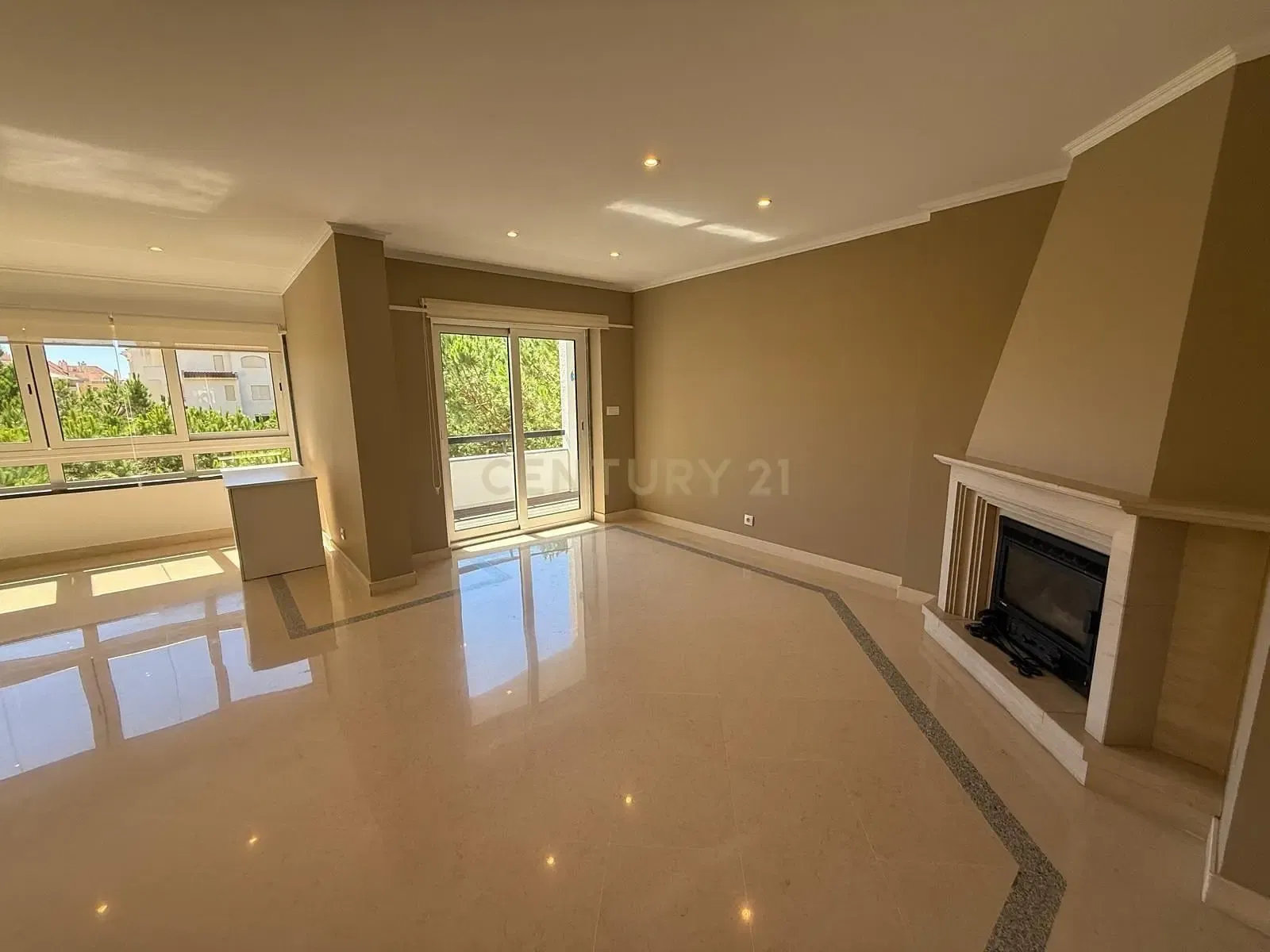 Küche; küchengeräte, holzboden, tageslicht, moderner stil, renoviert